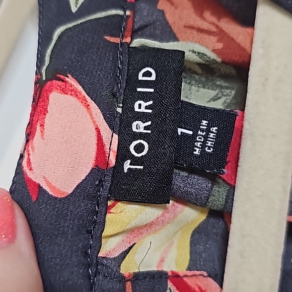 5/25 ❤️ Torrid Plus Size Floral Georgette High Neck Tank - Picture 5 of 5